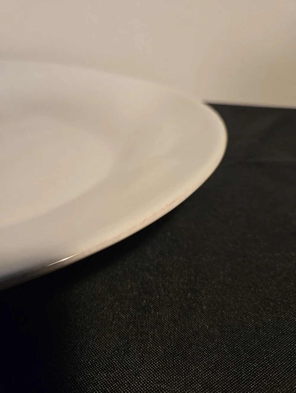 Crate & Barrel Marin White Large Stoneware Oval Serving Platter 20” | 156-887